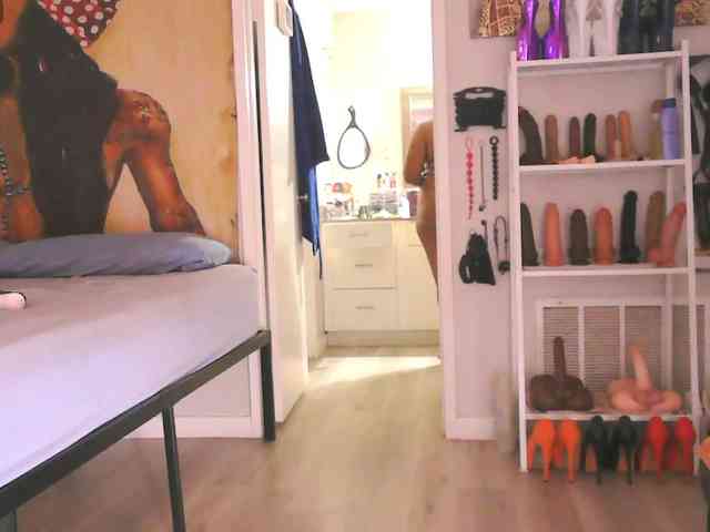 QueenAnitaDix webcam