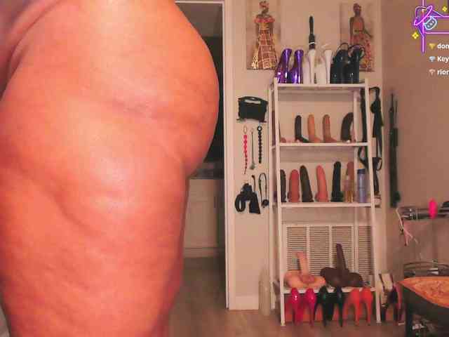 QueenAnitaDix webcam