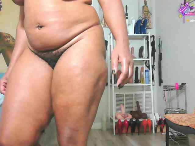 QueenAnitaDix webcam