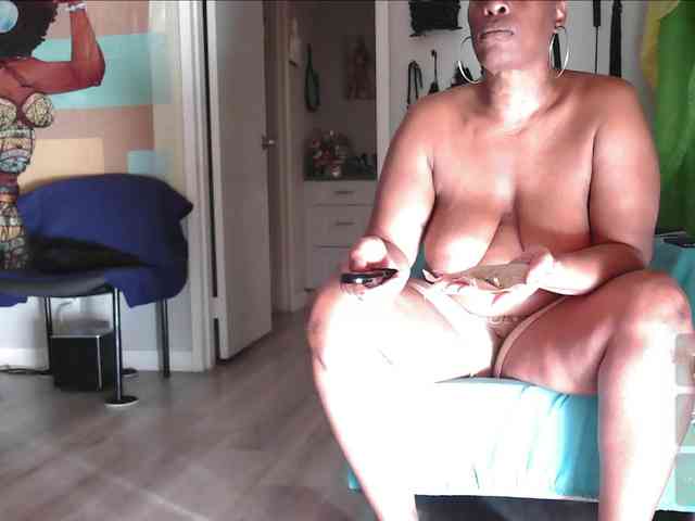 QueenAnitaDix webcam