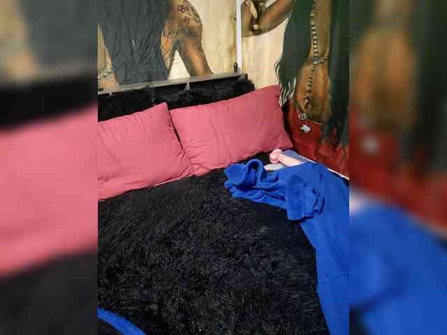 QueenAnitaDix webcam