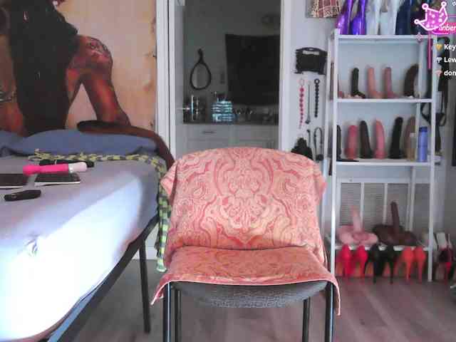 QueenAnitaDix webcam