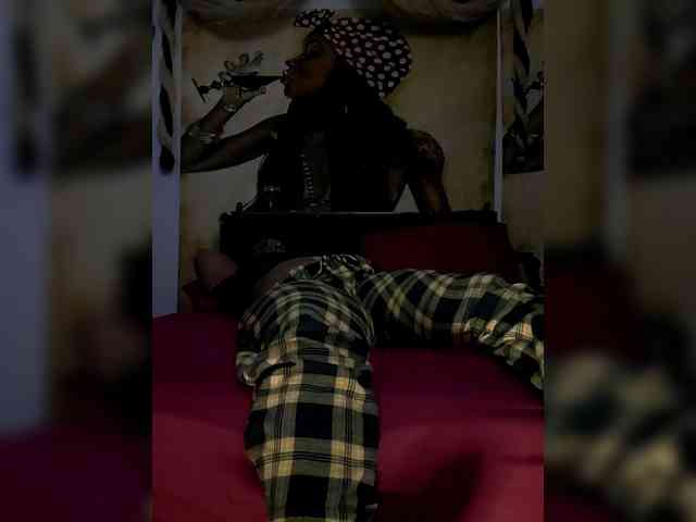 QueenAnitaDix webcam