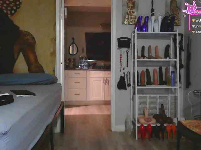 QueenAnitaDix webcam