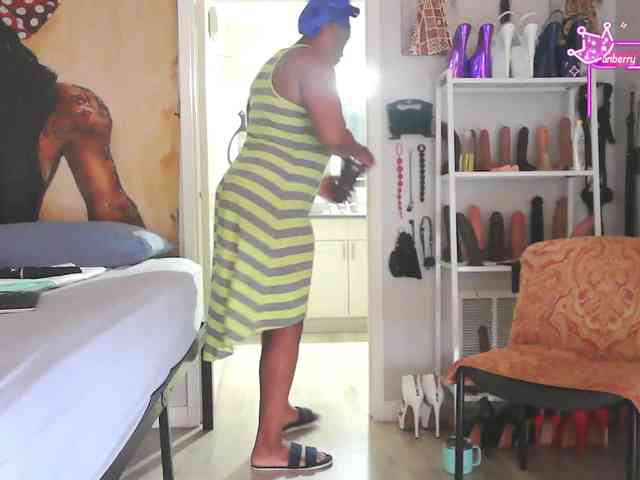 QueenAnitaDix webcam