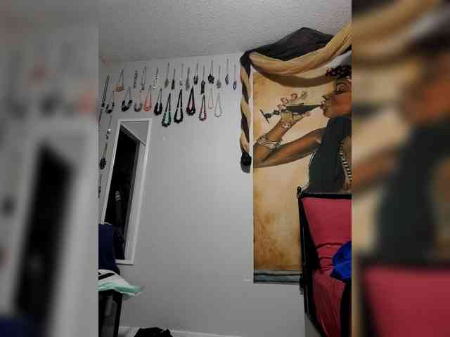 QueenAnitaDix webcam