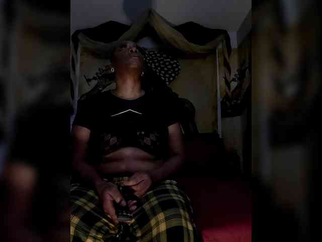 QueenAnitaDix webcam