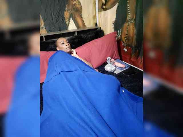 QueenAnitaDix webcam