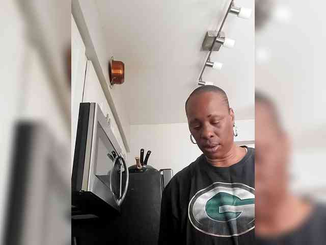 QueenAnitaDix webcam