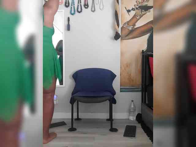 QueenAnitaDix webcam