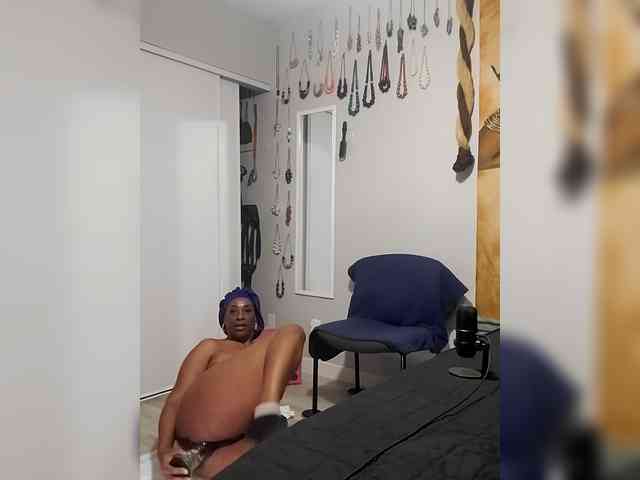 QueenAnitaDix webcam