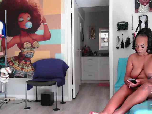 QueenAnitaDix webcam