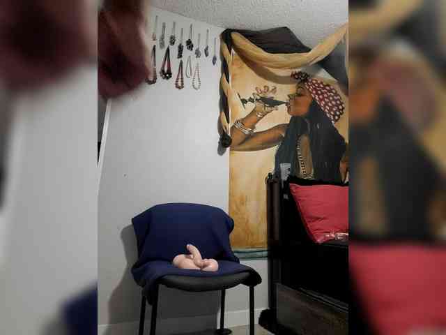 QueenAnitaDix webcam