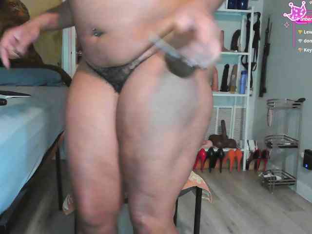QueenAnitaDix webcam
