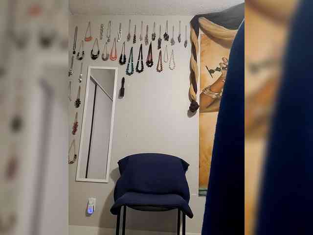 QueenAnitaDix webcam