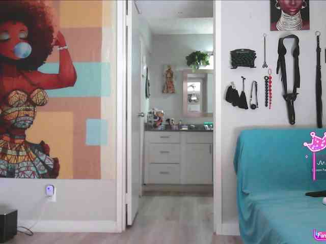 QueenAnitaDix webcam