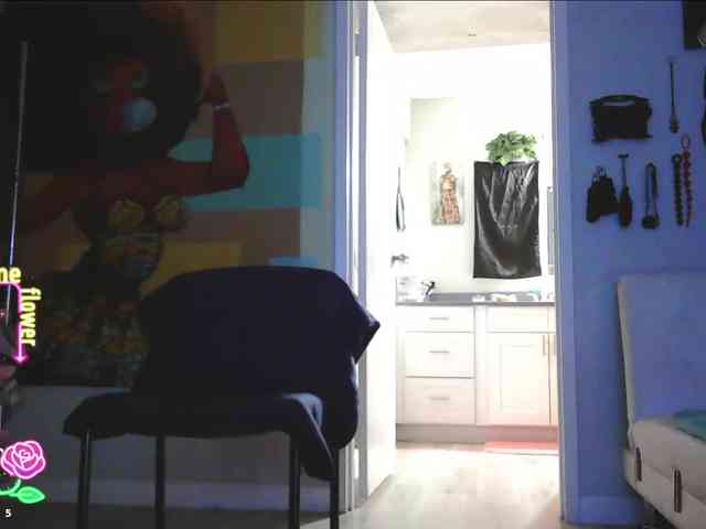 QueenAnitaDix webcam