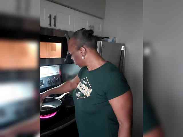 QueenAnitaDix webcam