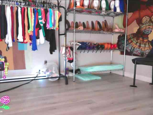 QueenAnitaDix webcam