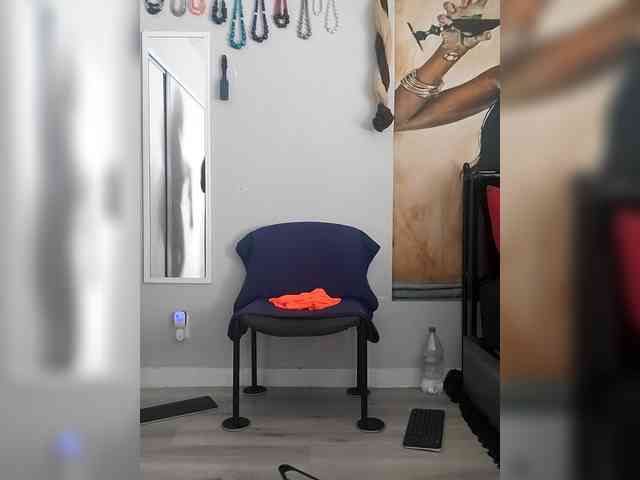 QueenAnitaDix webcam