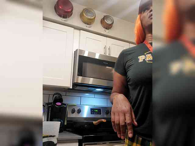 QueenAnitaDix webcam