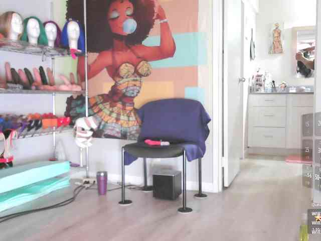 QueenAnitaDix webcam