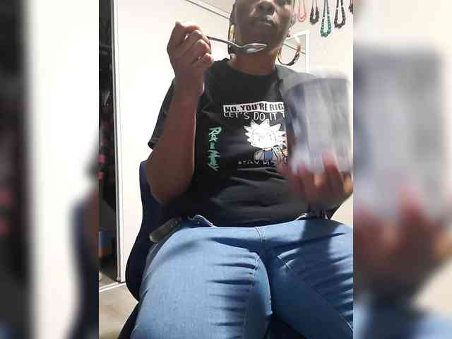 QueenAnitaDix webcam