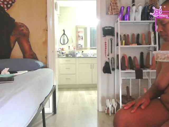 QueenAnitaDix webcam