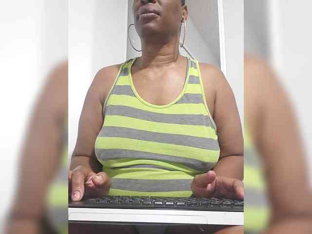 QueenAnitaDix webcam