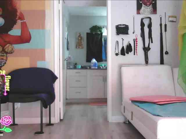 QueenAnitaDix webcam