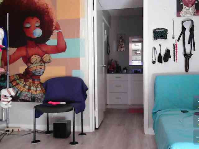 QueenAnitaDix webcam