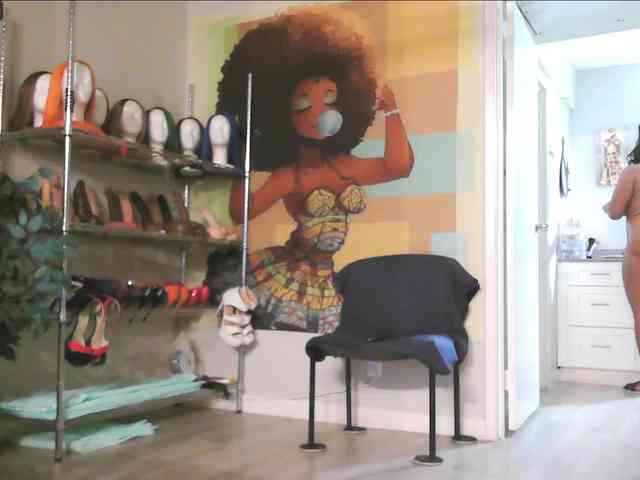 QueenAnitaDix Live Webcam on BongaCams