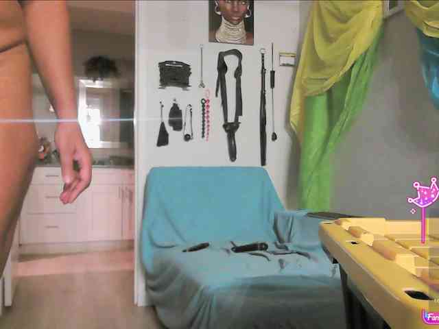 QueenAnitaDix webcam