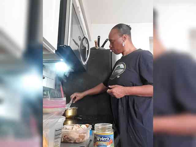 QueenAnitaDix webcam