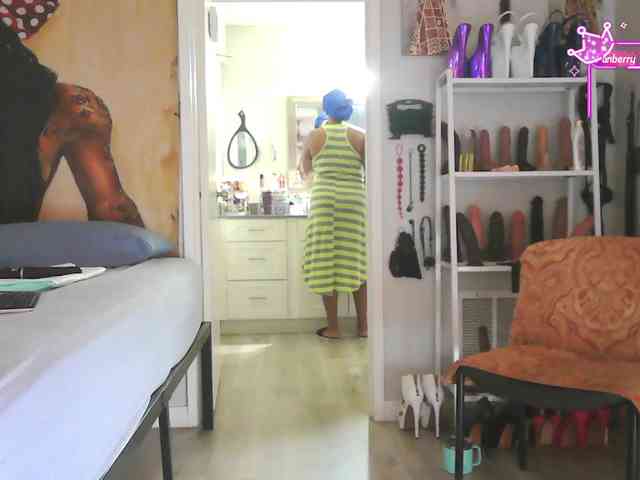 QueenAnitaDix webcam