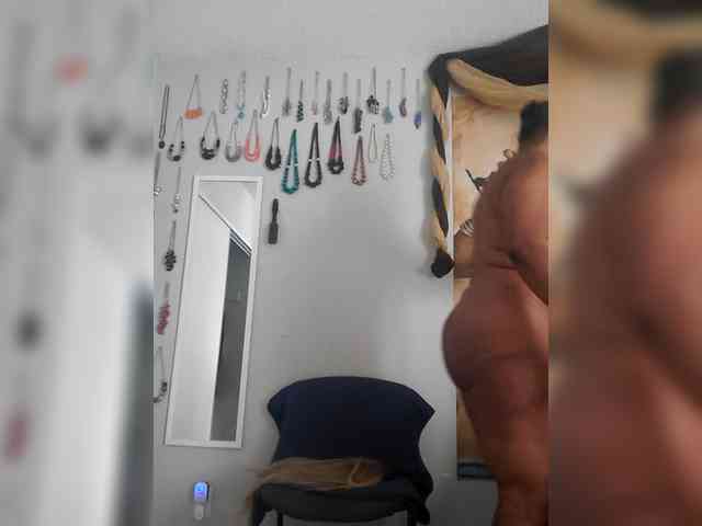 QueenAnitaDix webcam