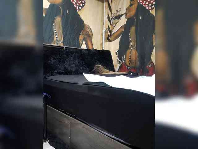 QueenAnitaDix webcam