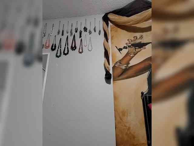 QueenAnitaDix webcam