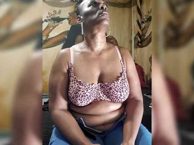 QueenAnitaDix webcam