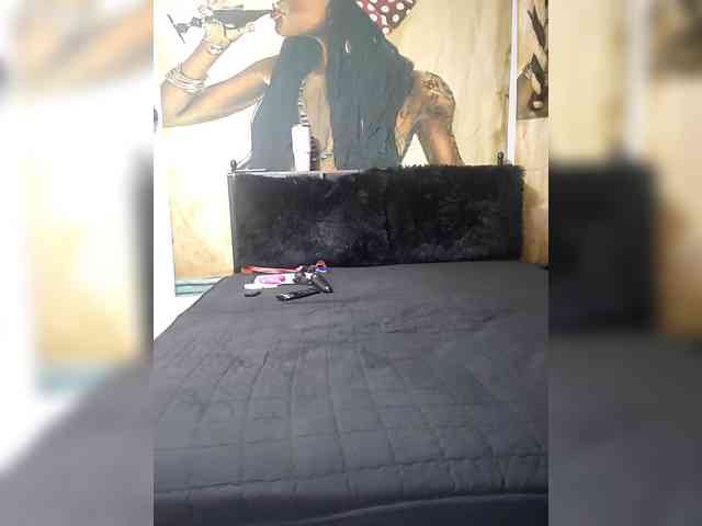 QueenAnitaDix webcam