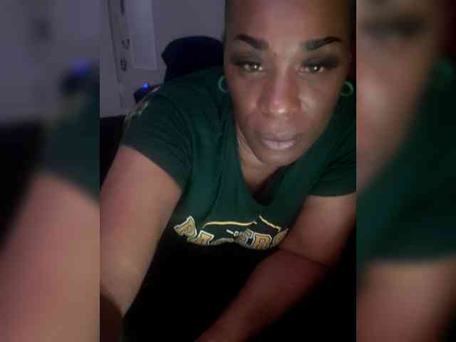 QueenAnitaDix webcam