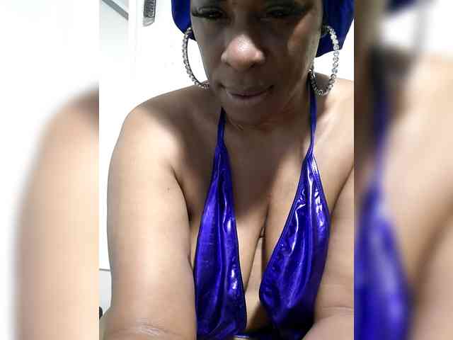 QueenAnitaDix webcam