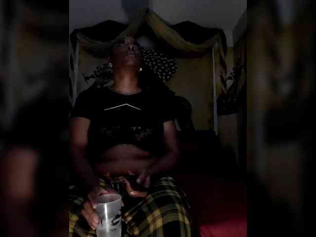 QueenAnitaDix webcam