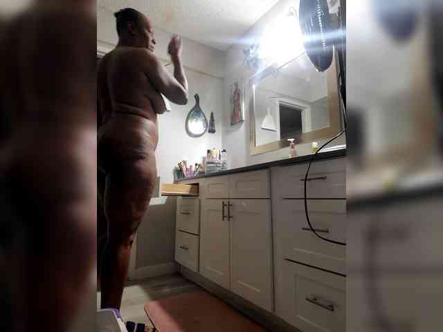 QueenAnitaDix webcam