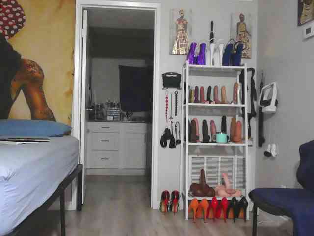 QueenAnitaDix webcam