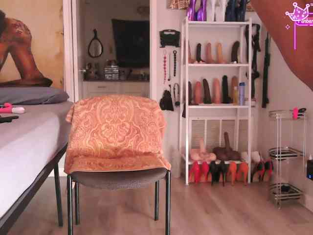 QueenAnitaDix webcam