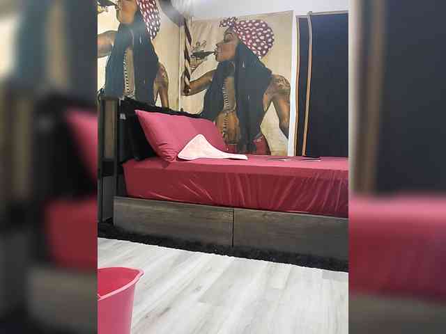 QueenAnitaDix webcam