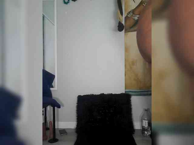 QueenAnitaDix webcam