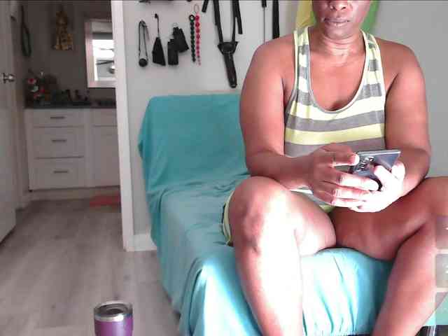 QueenAnitaDix webcam