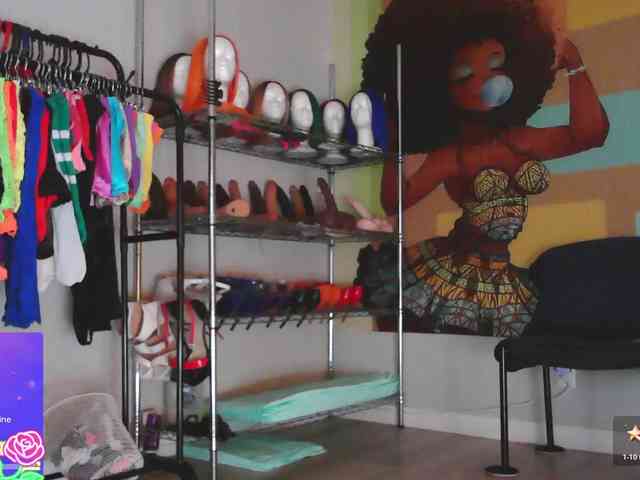 QueenAnitaDix webcam